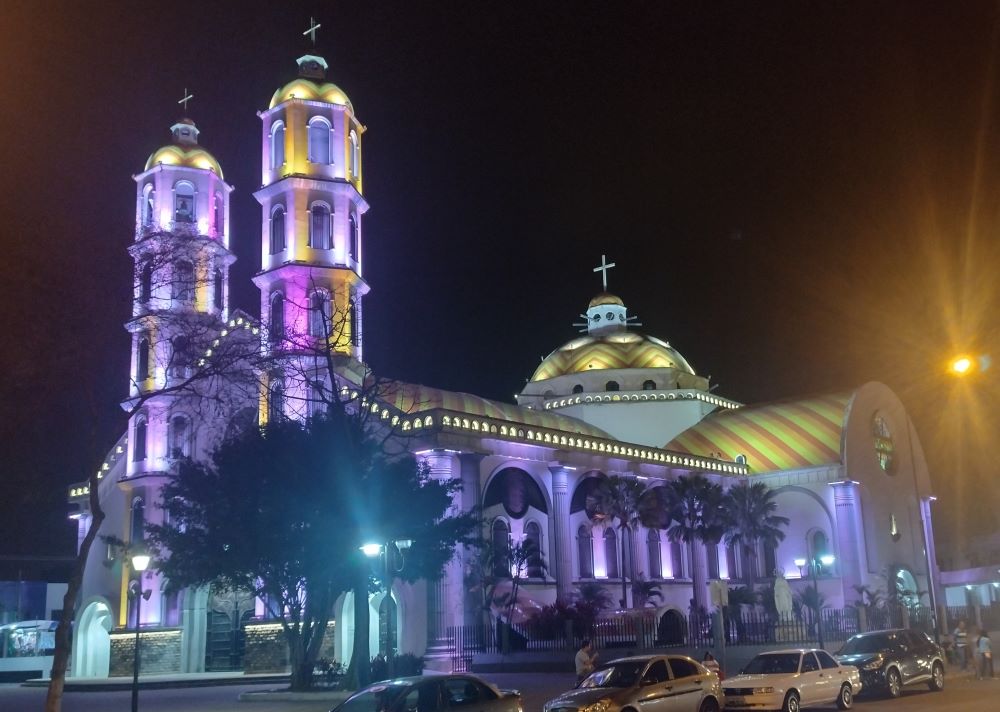 portoviejo_church_night.jpg
