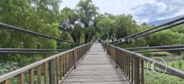 Foot bridge over Rio Rocha