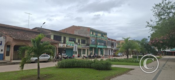 Calle Oscar Unzaga at Plaza Central