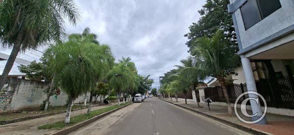 Calle Warnes near Calle 9 de Abril