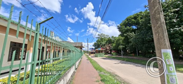 Alongside Plaza Obrero