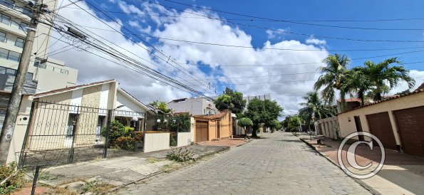 Calle Teniente Alderete and Calle Teniente Arsenio Pena