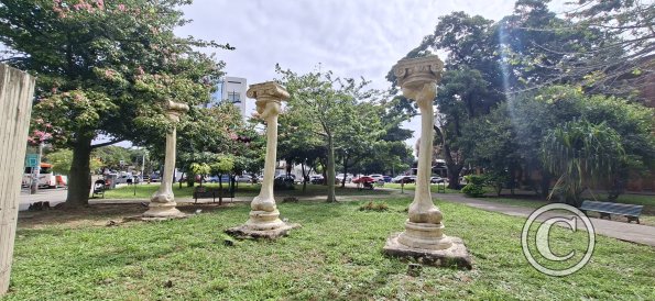 Plaza del Estudiante at Av Canoto and Av Monsenor Rivero