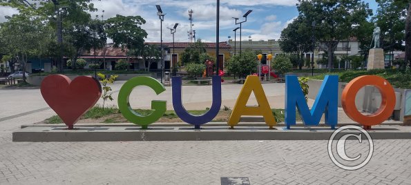 Guamo city name letters in Parque Principal on Carrera 11 (2)