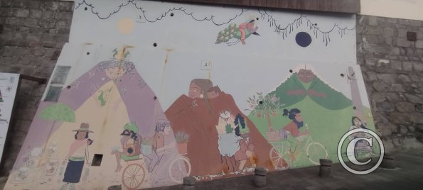 Mural at the Reloj Ambato on chimborazo