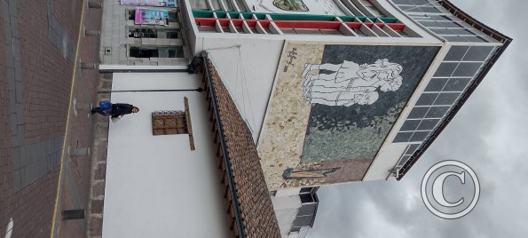 Mural on Simon Bolivar across from Parque Montalvo