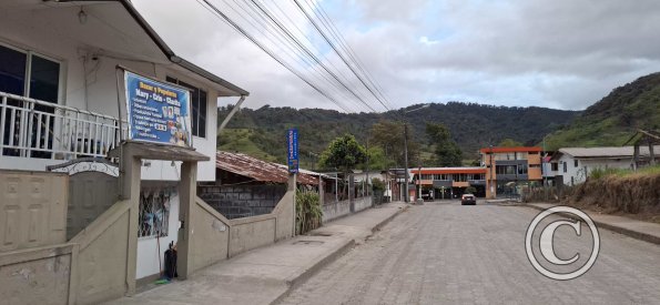 13 de Abril and Los Pioneros