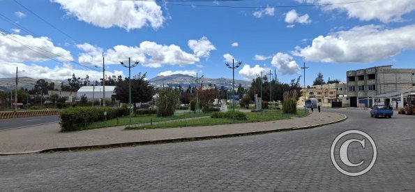 Big turning circle with a park inside