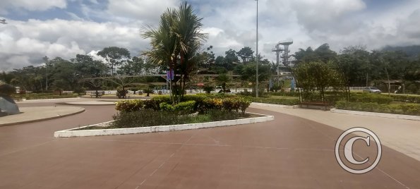 Parque La Alborada, across from the bus terminal (2)