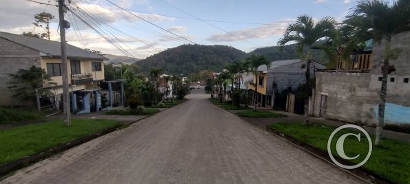 16 de Agosto and unnamed street