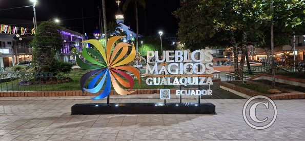 City name sign in Parque Central on Gonzalo Pesantez