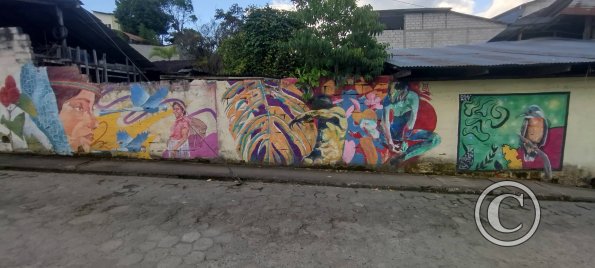 Mural on Gonzalo Pesantez near 24 de Mayo