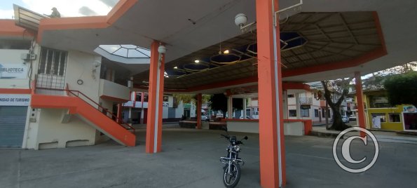 Plaza Civica at Gonzalo Pesantez and Garcia Moreno (3)