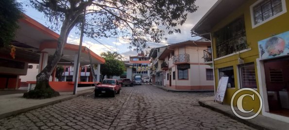 Unnamed street next to Plaza Civica and Gonzalo Pesantez