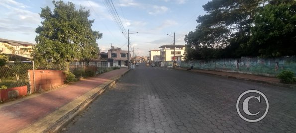 Av Gonzalez Suarez near C Ramiro Fernandez