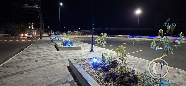 New park on 4 de Enero at end of Amazonas