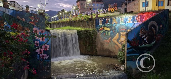 Mural at Rio Yantzaza malecon (2)