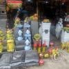 Street view, lots of ceramics (6)