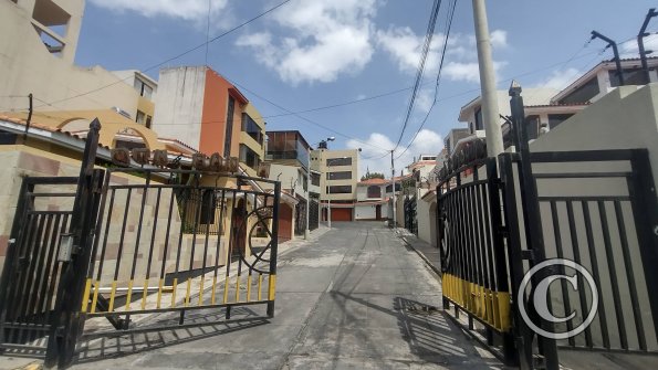 Av. Francisco Bolognesi near Av. Leon Velarde (2)