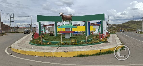 Park in the highway PE-35 at Jiron Atahuallpa (2)
