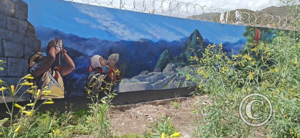 Mural at Via Expressa and Av Velasco Astete (2)