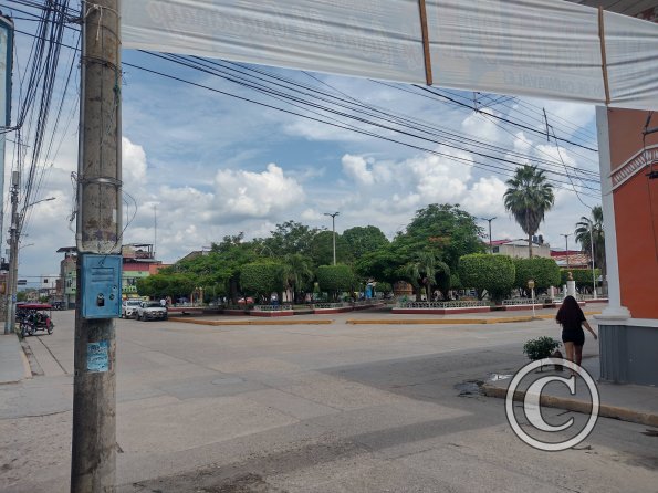 Jiron Miguel Grau looking toward the Plaza de Armas