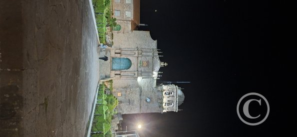 Catedral at night