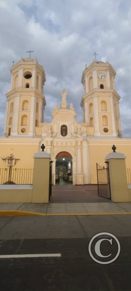 Cathedral Parroquia San Pedro at the Plaza de Armas (2)