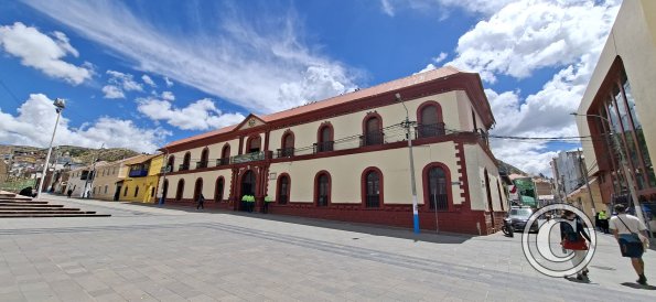 Alongside the Plaza Mayor at Jiron Deustua and Jiron Lima