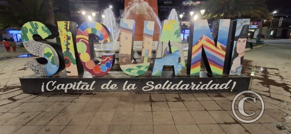 City name sign in the Plaza de Armas (2)