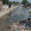 The canal is the dump - Calle San Miuel y Calle Felix Jaramillo